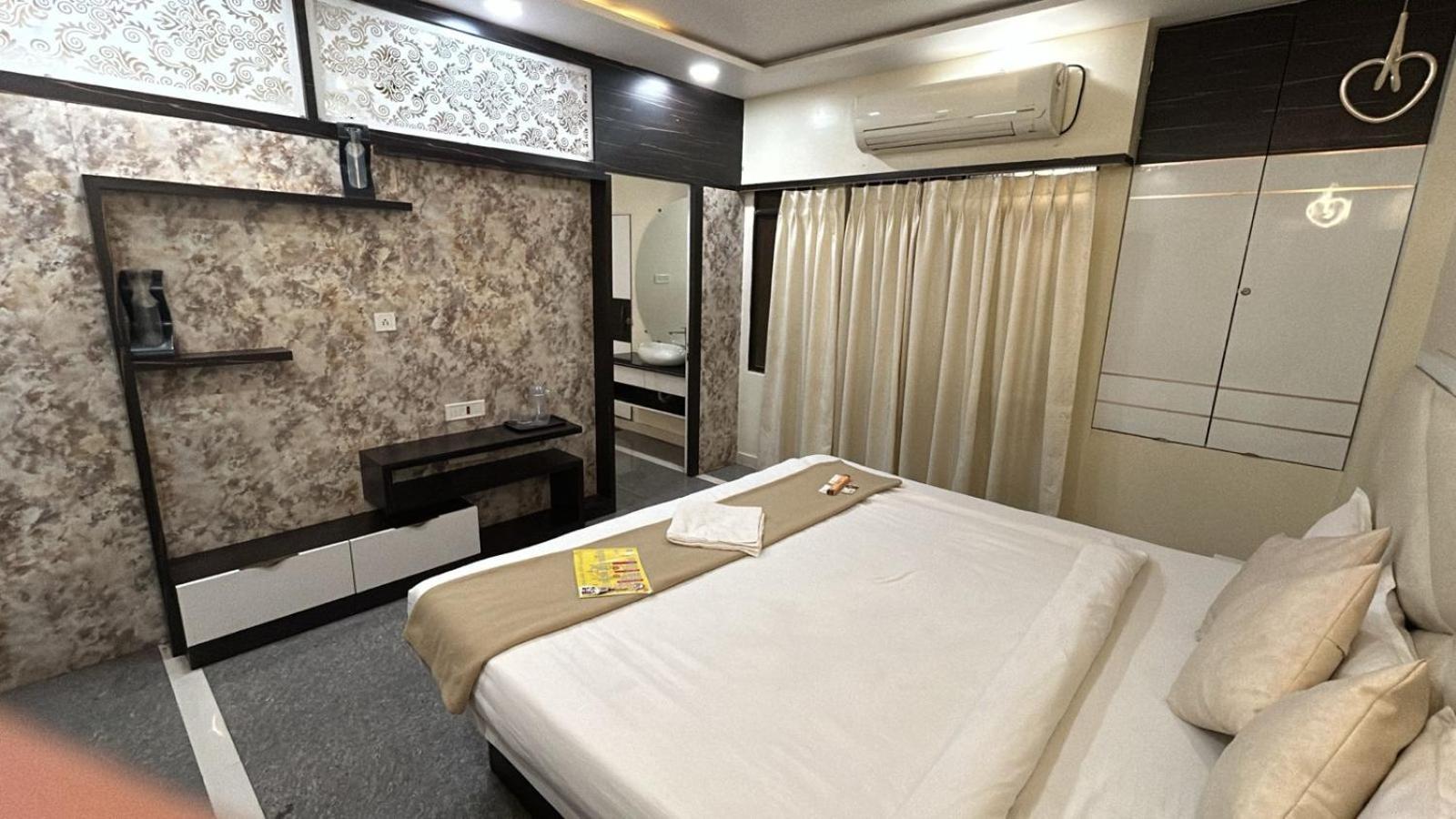 Hotel Empire Ujjain Exterior foto
