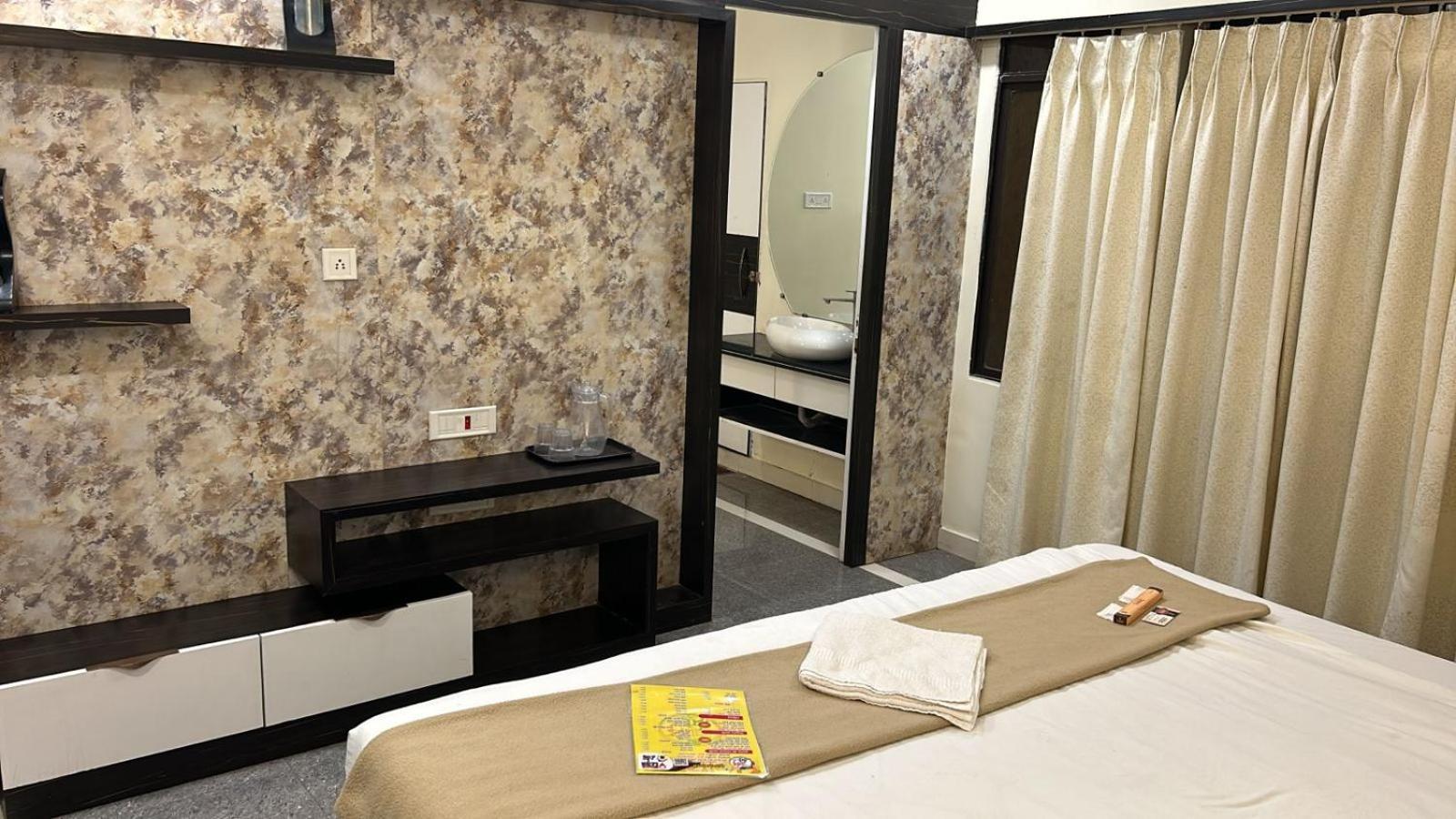 Hotel Empire Ujjain Exterior foto